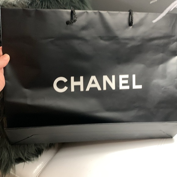 Chanel Paper Shopping Bag 🔴 50% off the listed price - Picture 4 of 6
